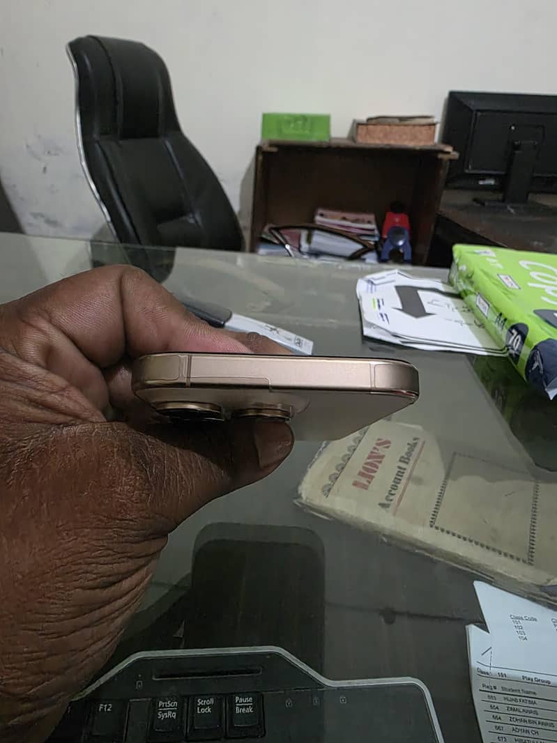 Apple iPhone 16 Pro 2