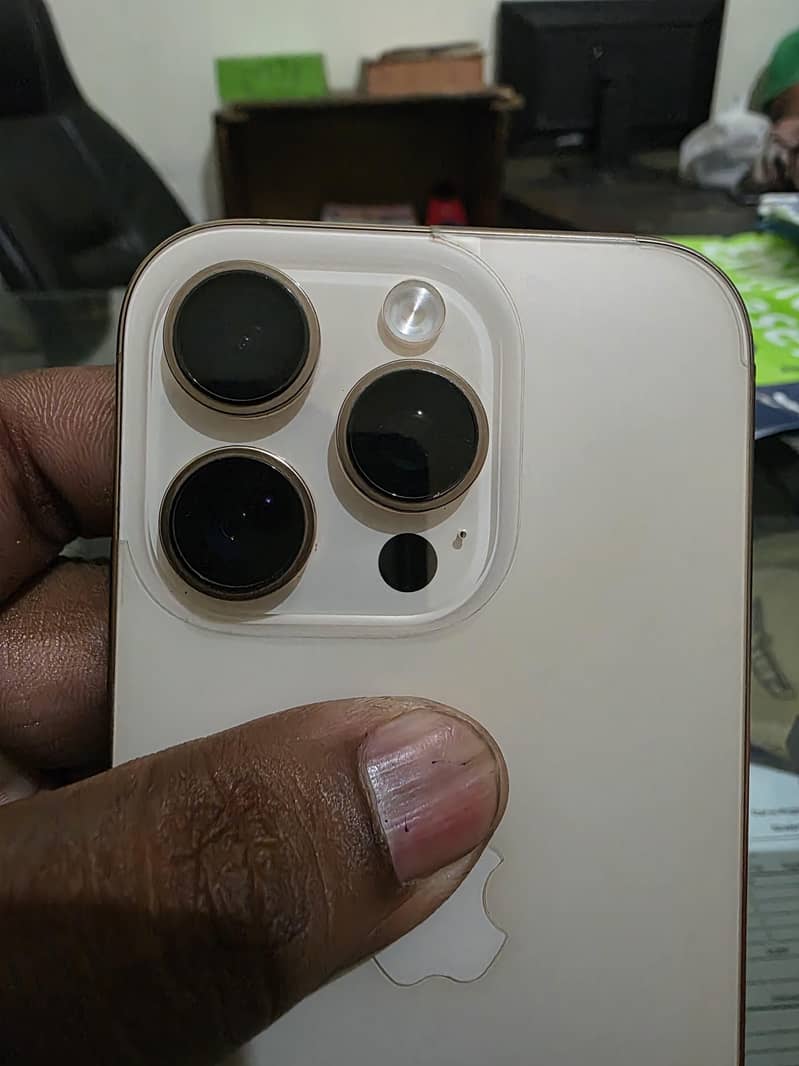 Apple iPhone 16 Pro 3