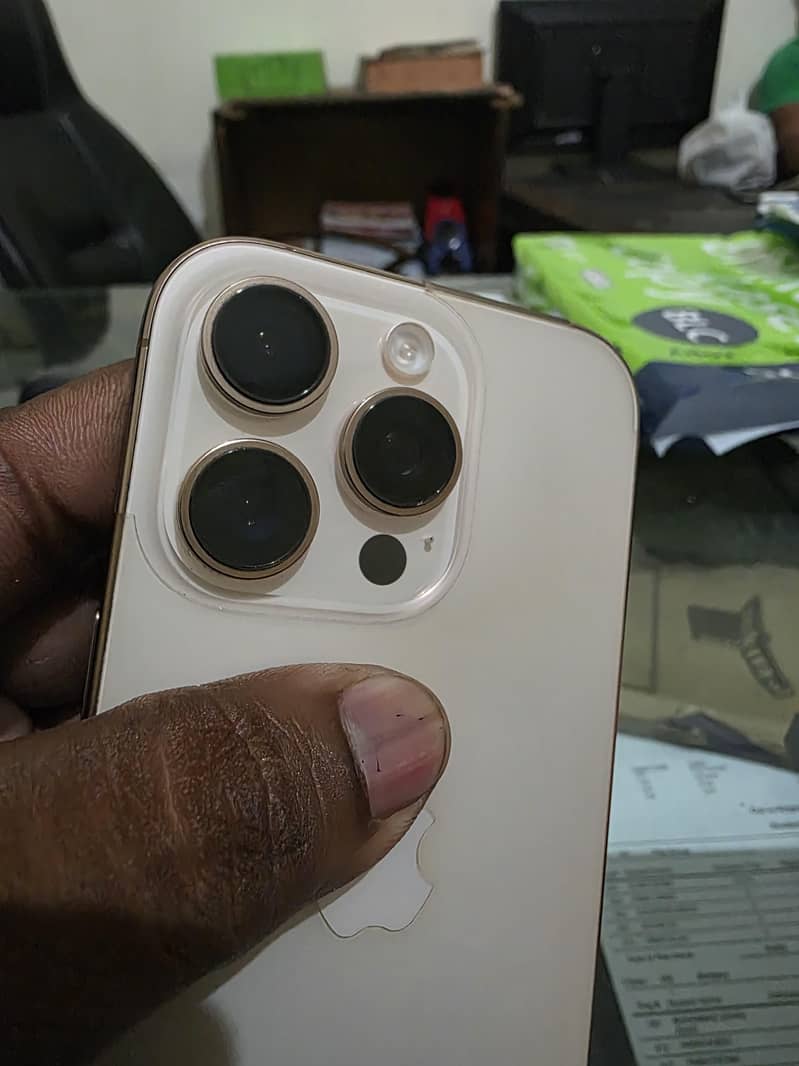 Apple iPhone 16 Pro 4
