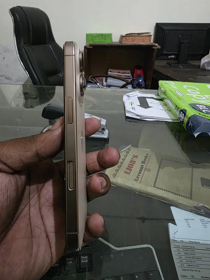 Apple iPhone 16 Pro 6
