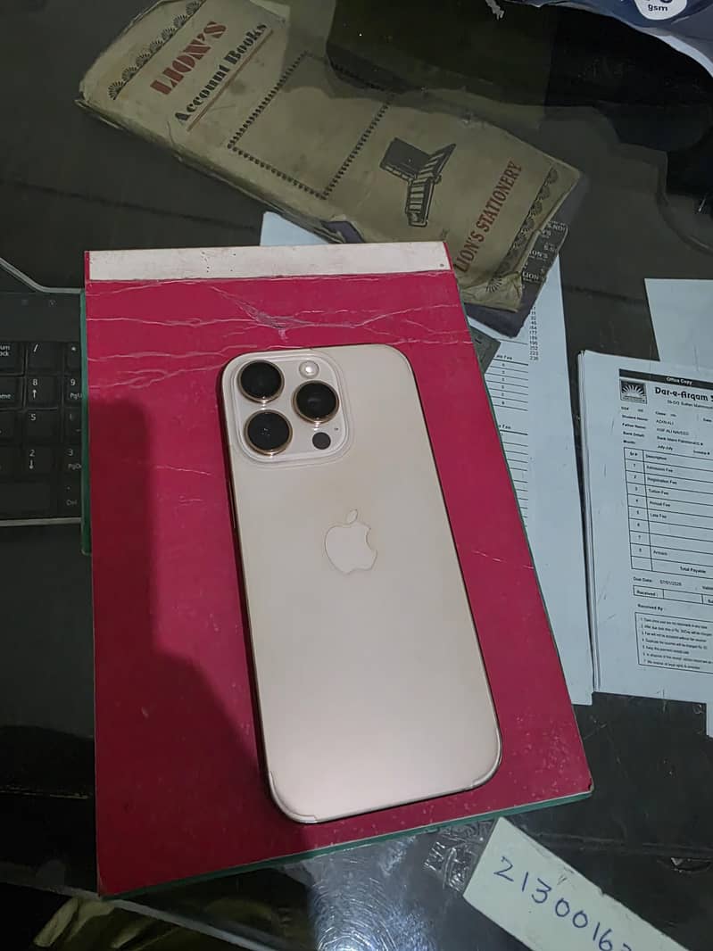 Apple iPhone 16 Pro 8