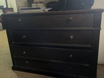 Dreeser and drawer