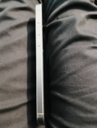 Iphone 15pro max sim guiltch