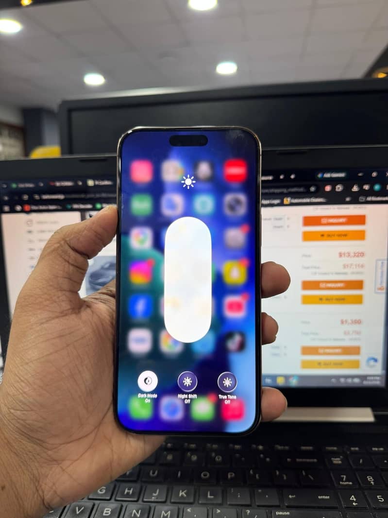 Apple iPhone 16 Pro Max 2