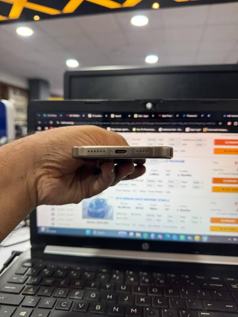 Apple iPhone 16 Pro Max 4