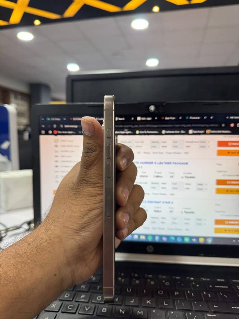 Apple iPhone 16 Pro Max 5