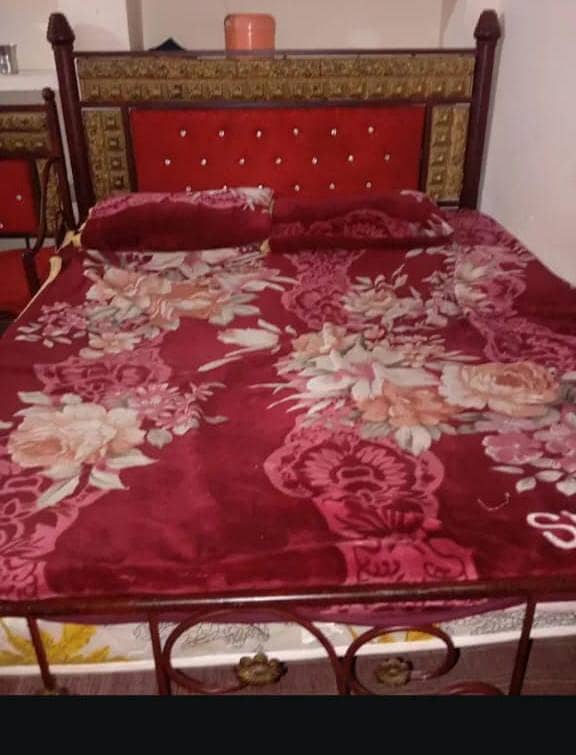 bed and sofa 0