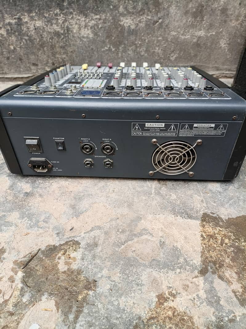 amplifier with speaker 8