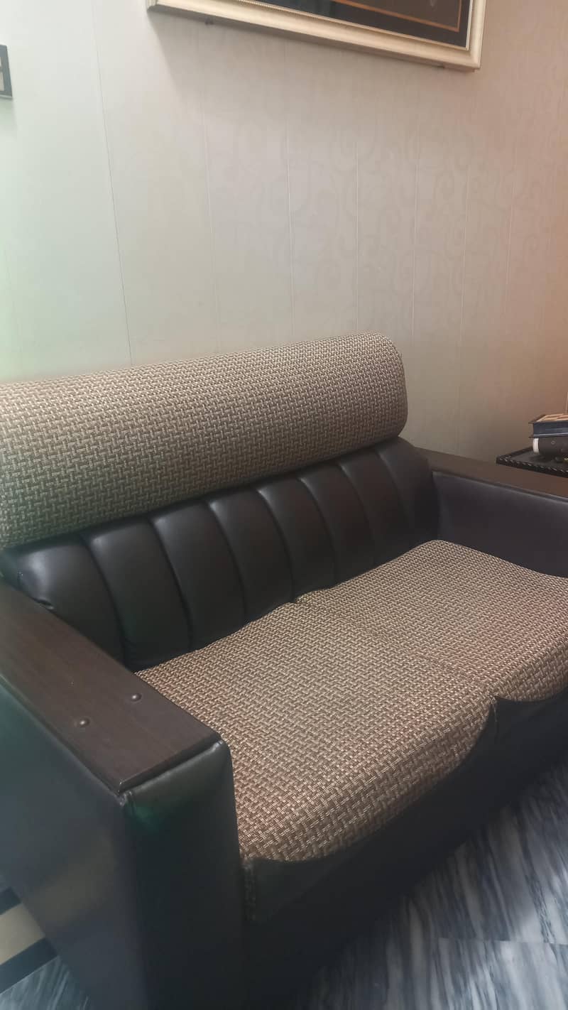 6 seater sofa set without table. 5