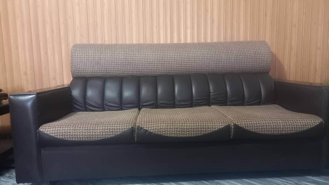 6 seater sofa set without table. 8