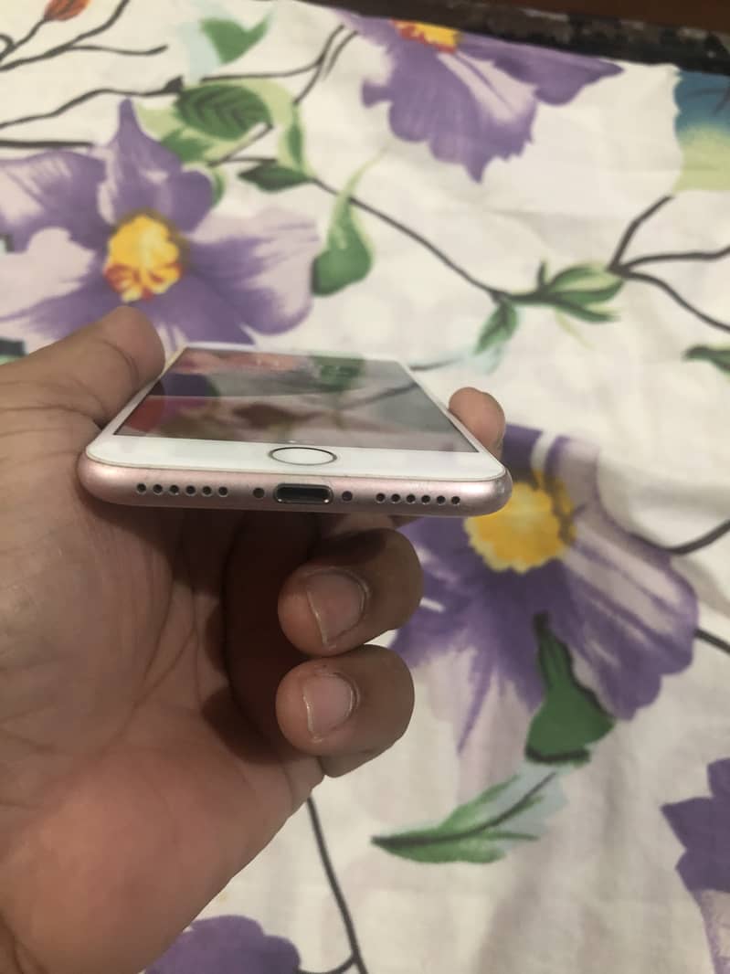 Apple iPhone 7 2