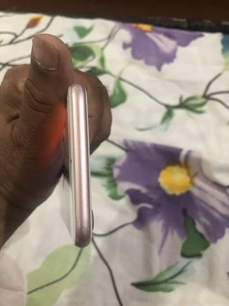 Apple iPhone 7 3
