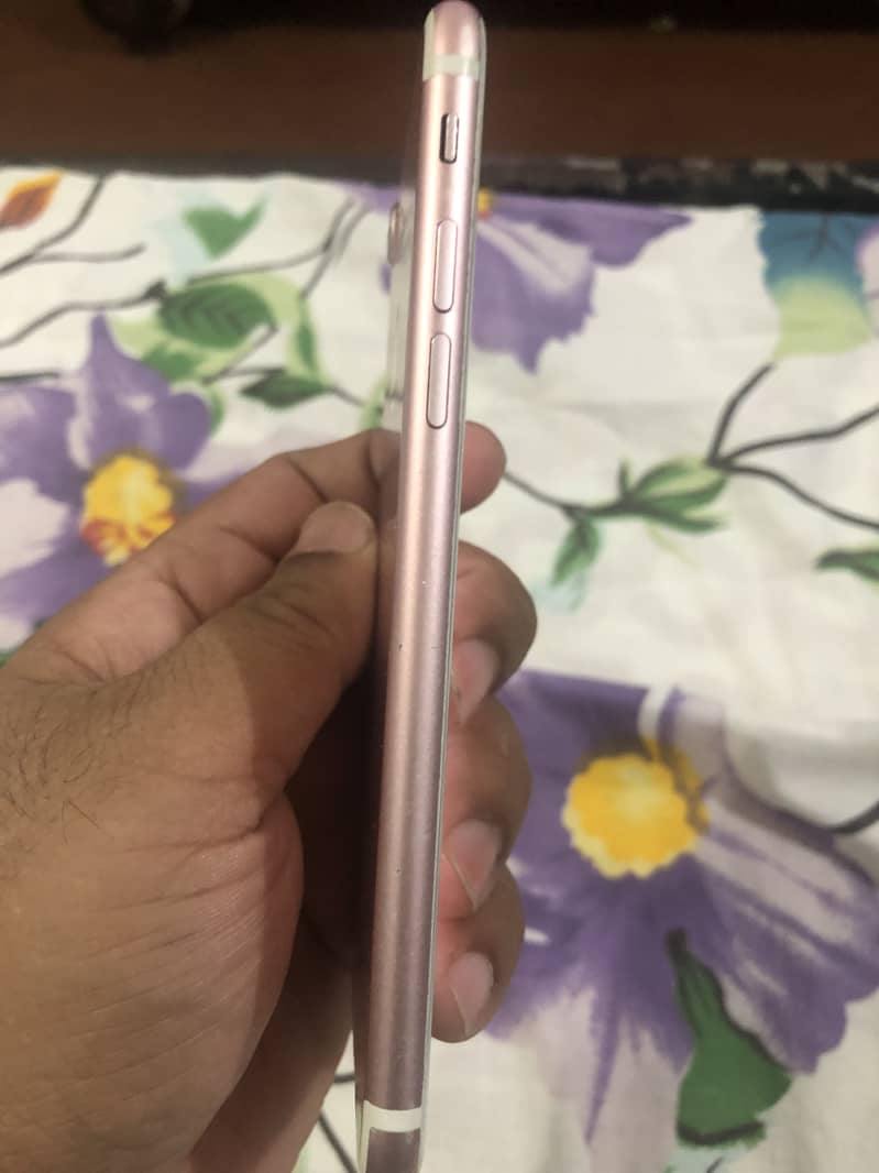 Apple iPhone 7 4