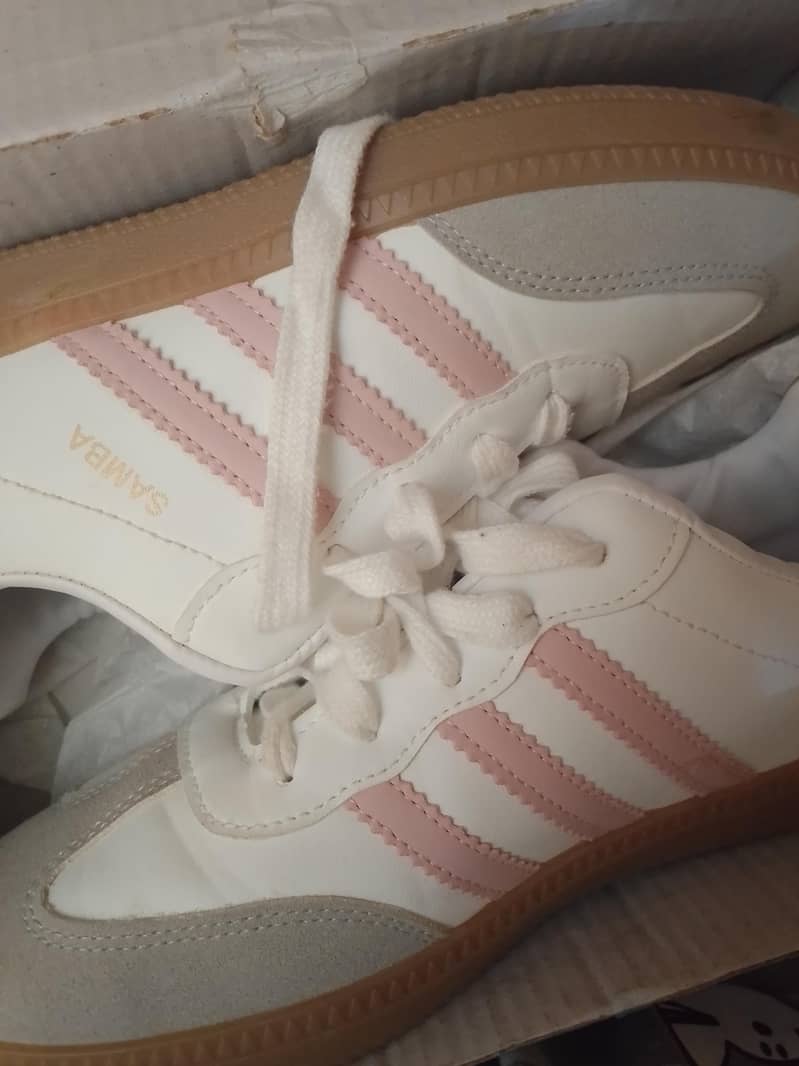 sneakers 1
