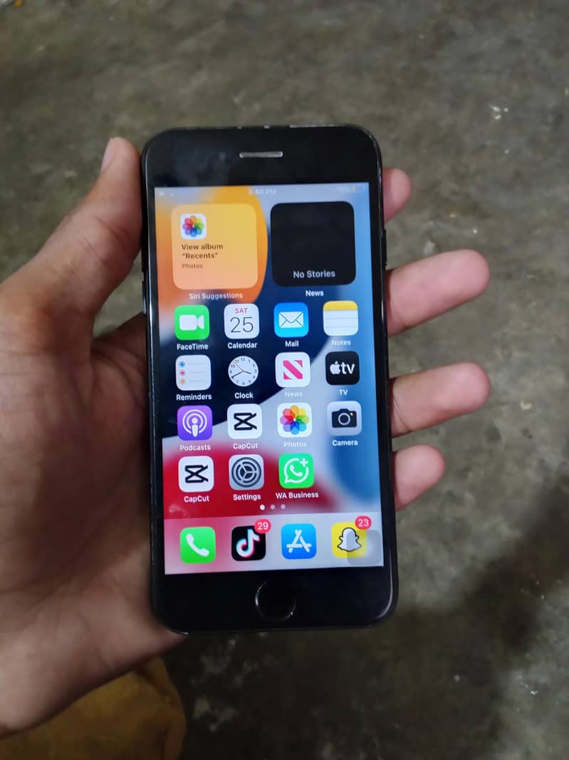 Apple iPhone 7 3