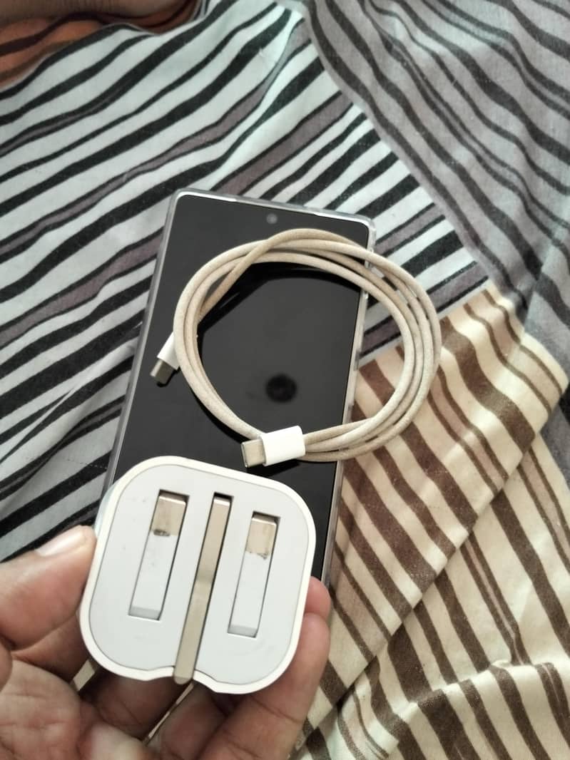 Apple charger+Cable 1