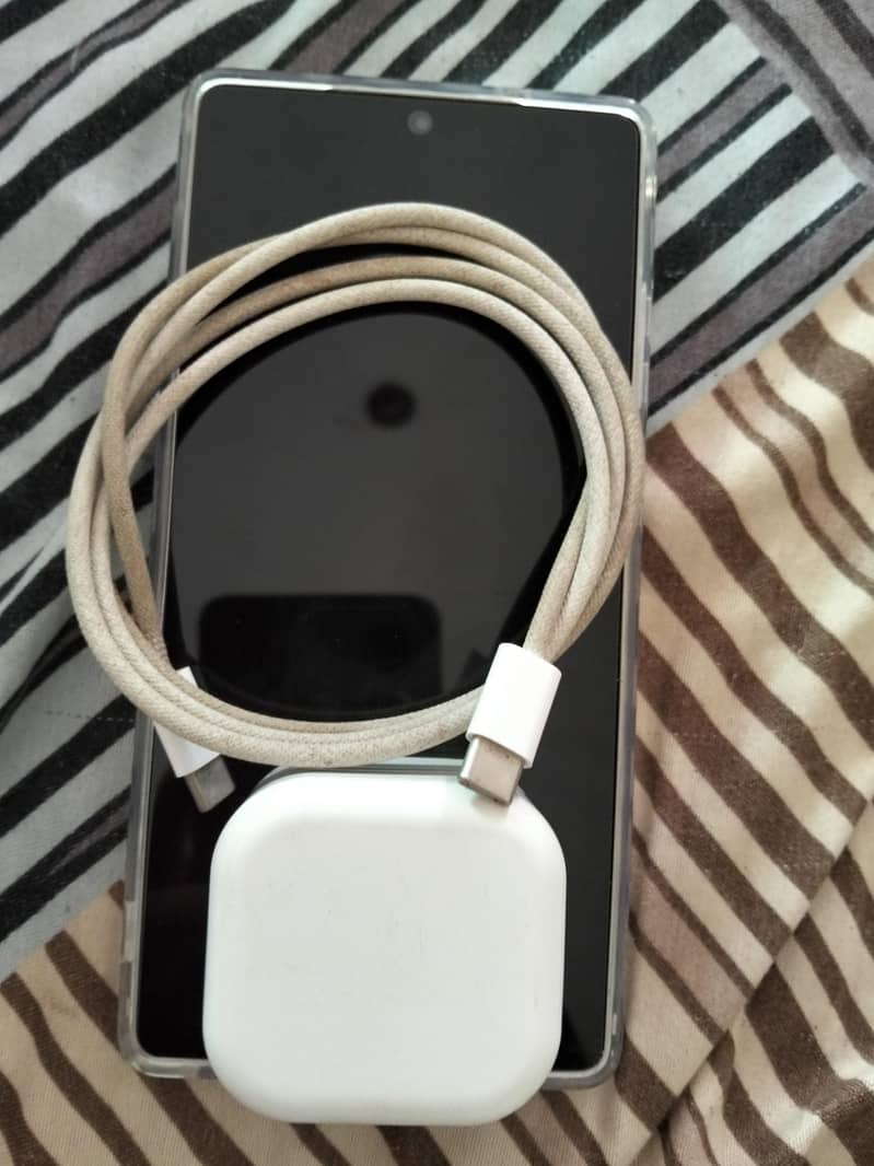 Apple charger+Cable 2