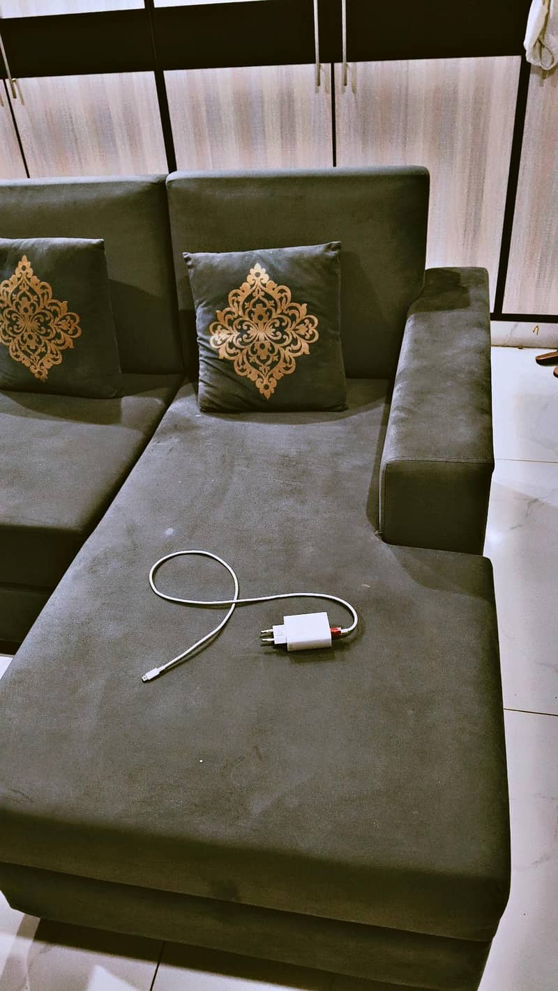 L shape sofa with table 1