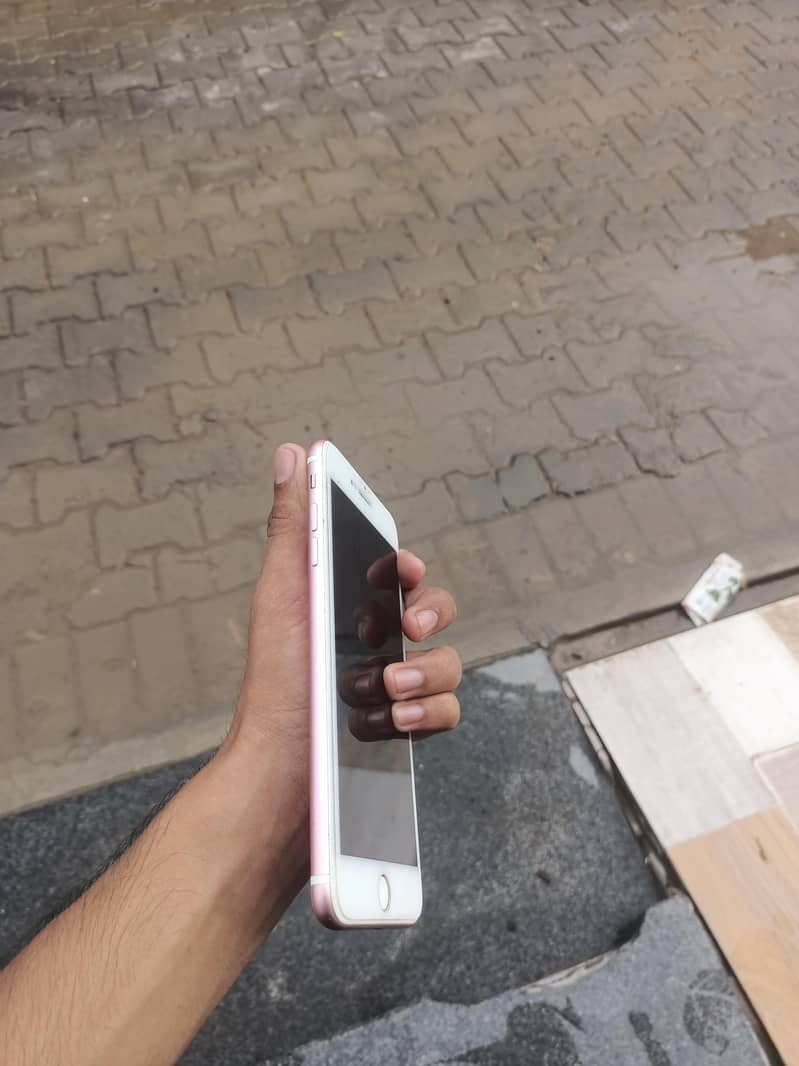 Apple iPhone 7 Plus 4