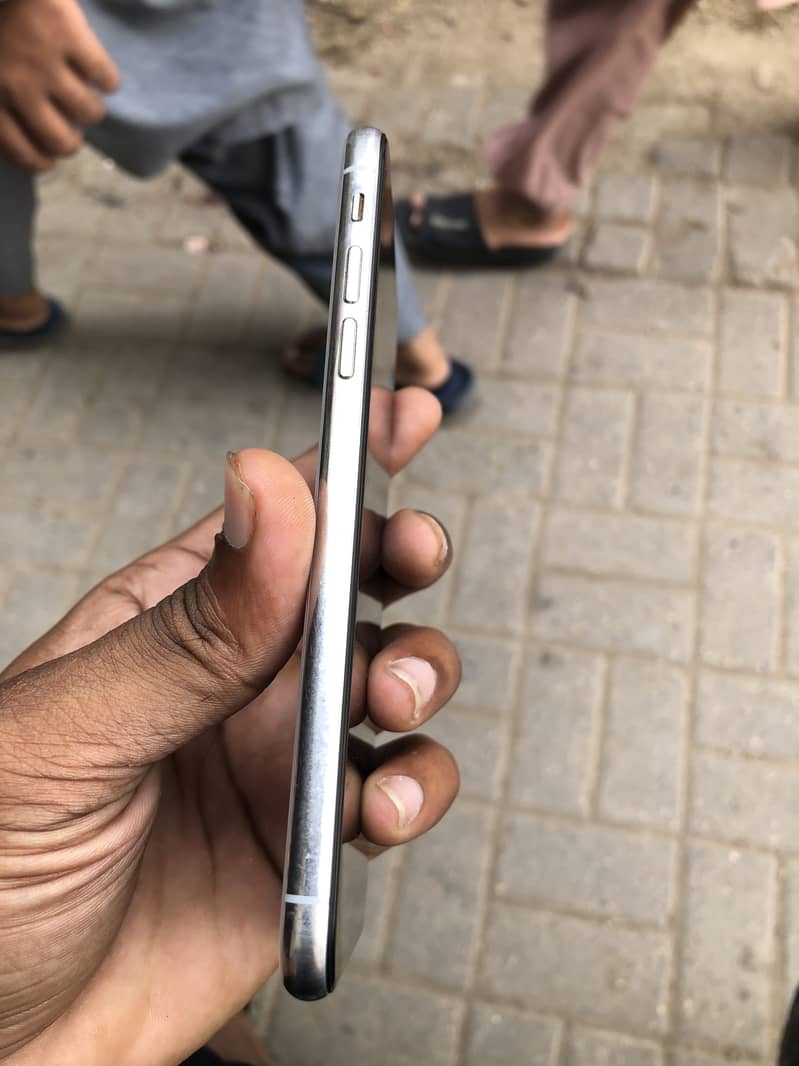 Apple iPhone X 3