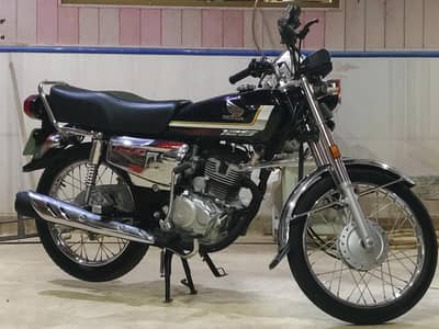 Honda 125 SE (Black)
