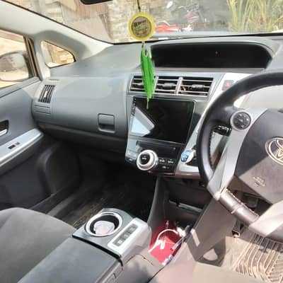 Toyota Prius Alpha 2012