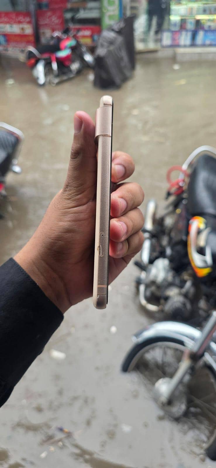 Google Pixel 8 4
