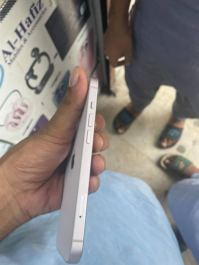 Apple iPhone 13 1
