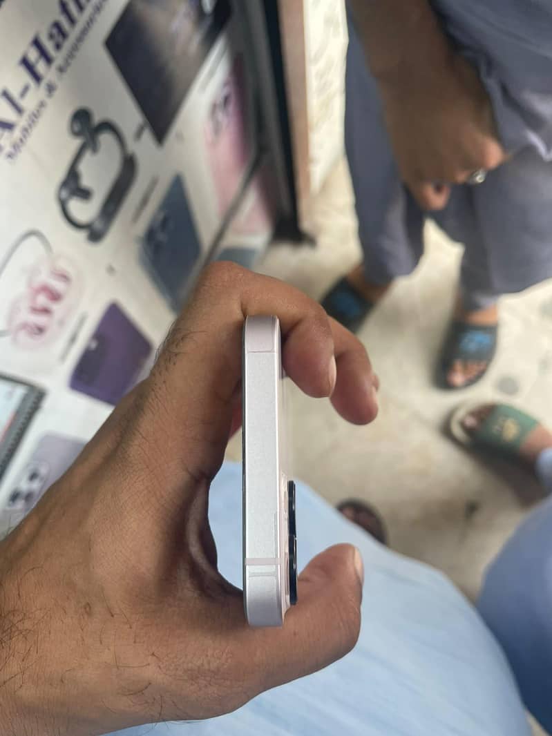 Apple iPhone 13 2