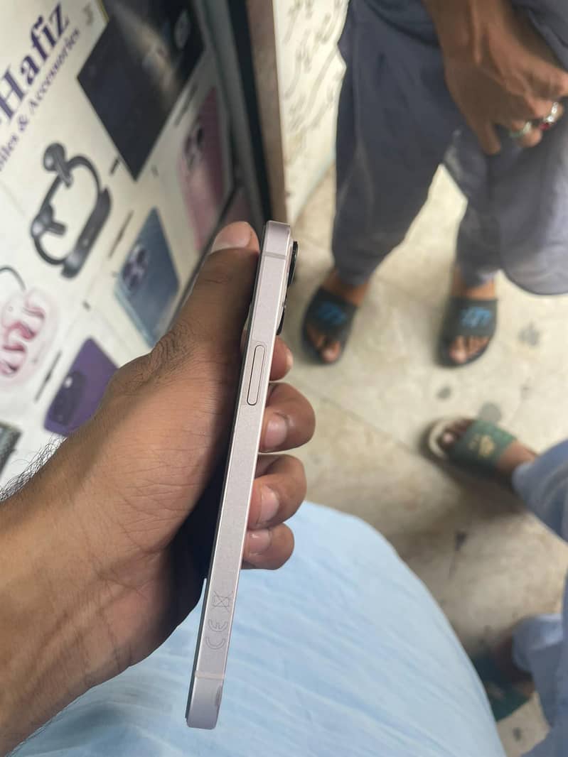 Apple iPhone 13 3