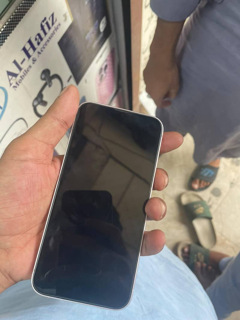 Apple iPhone 13 5