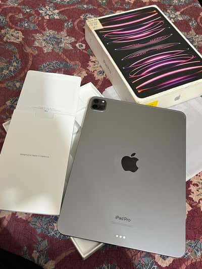 Apple Ipad pro M2  with box for sale