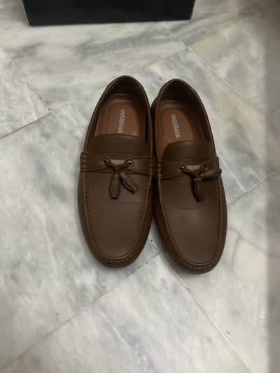 insignia shoes
