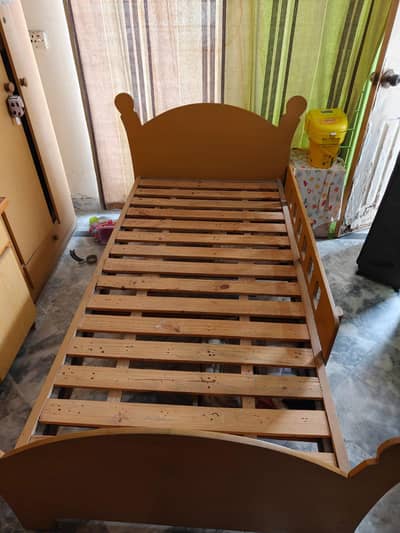 single bed with new condition with 2 drawer