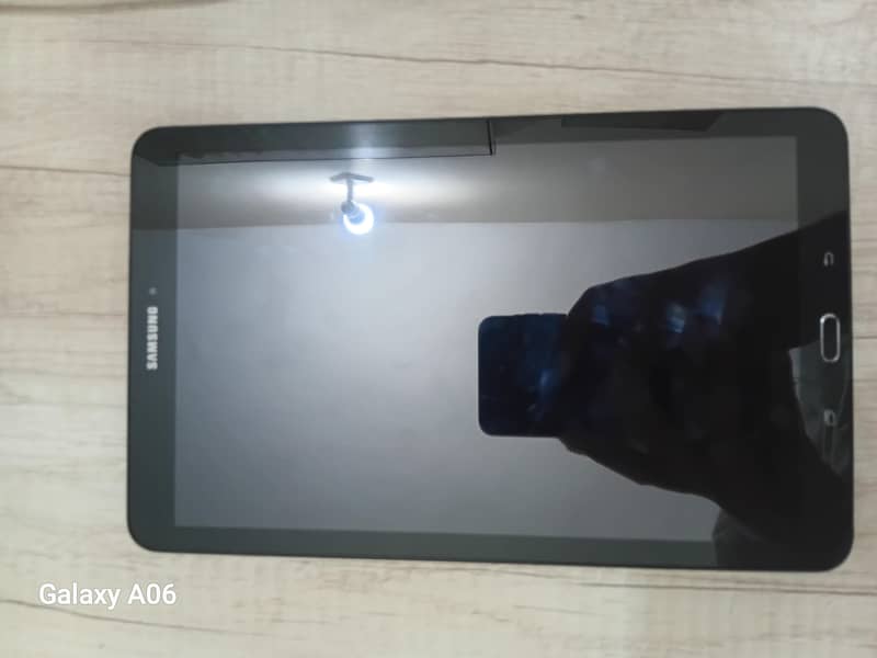 Samsung Galaxy Tab E 0