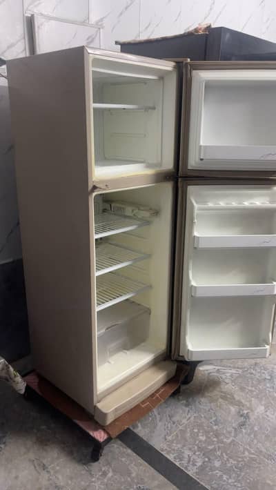 Dowlance Double Door Refrigerator excellent condition