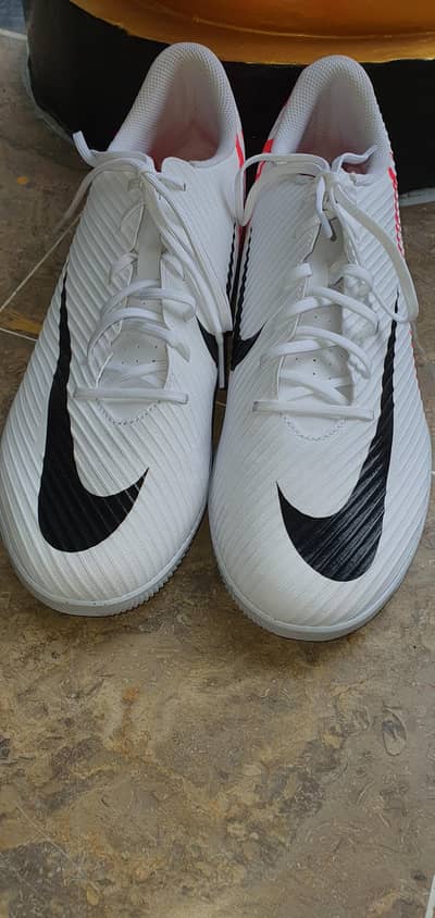 Original nike mercurial vapor 15 ic imported from UK. .