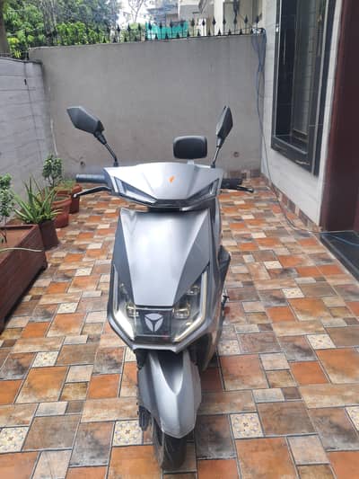 Yadea T5 just like zero meter