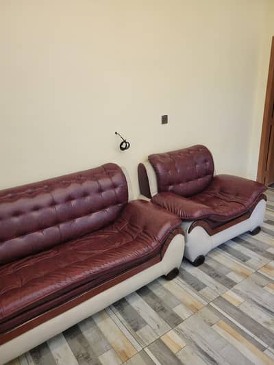Premium 6-Seater Leatherette Sofa Set.  ​Elegant Dual-Tone Leat