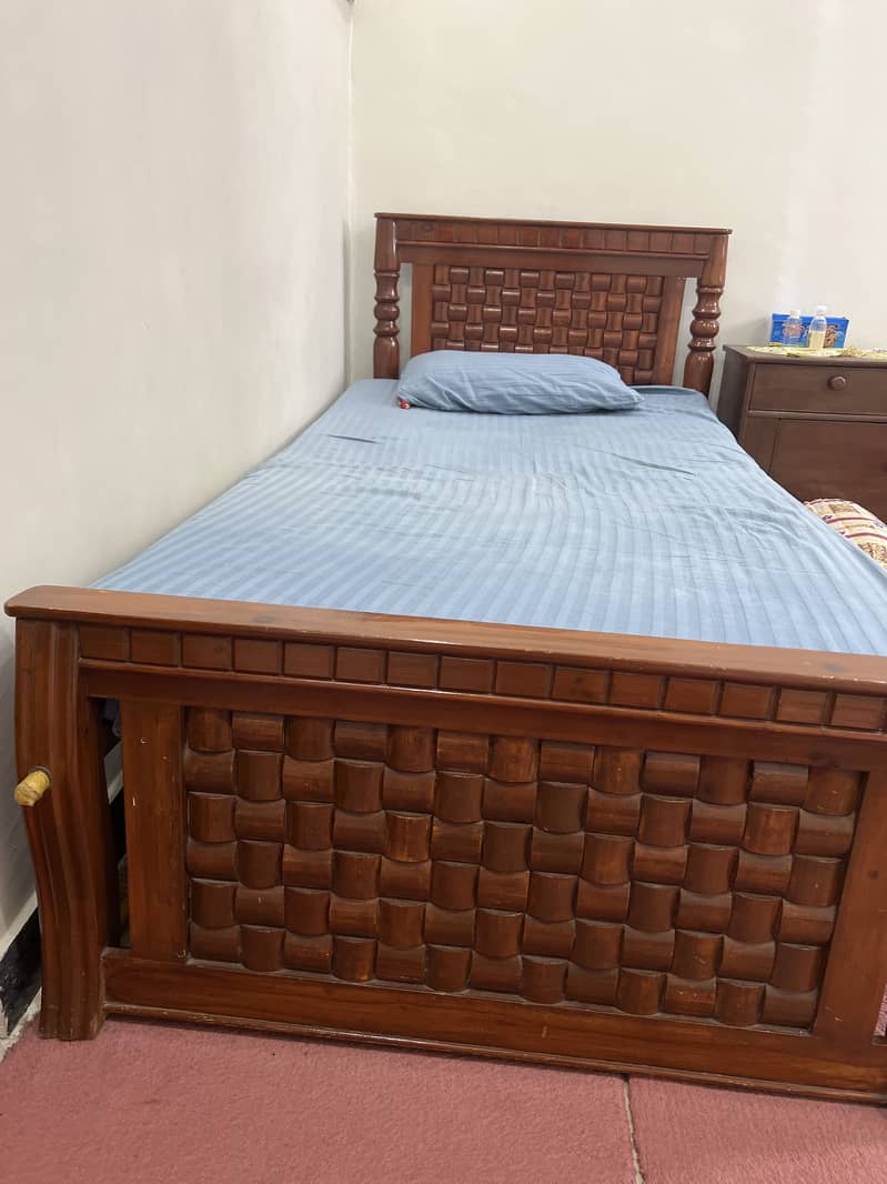 Two single bed with one side table. 0