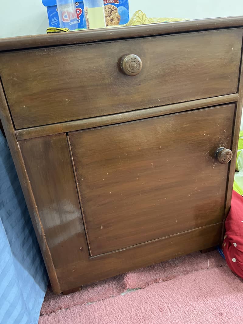 Two single bed with one side table. 3