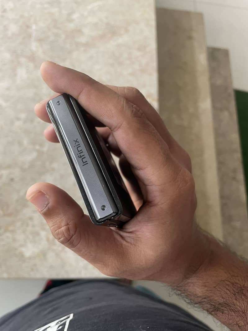 Infinix Zero Flip 14