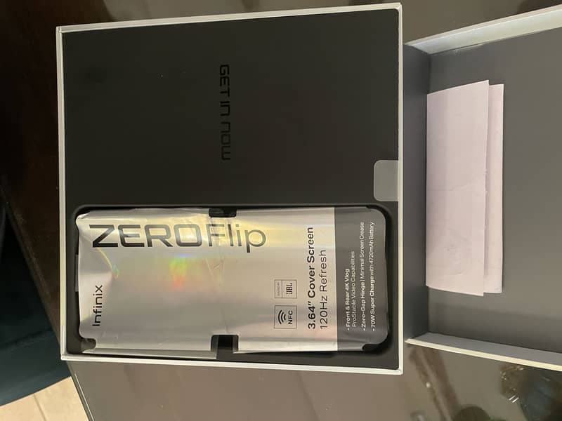 Infinix Zero Flip 18