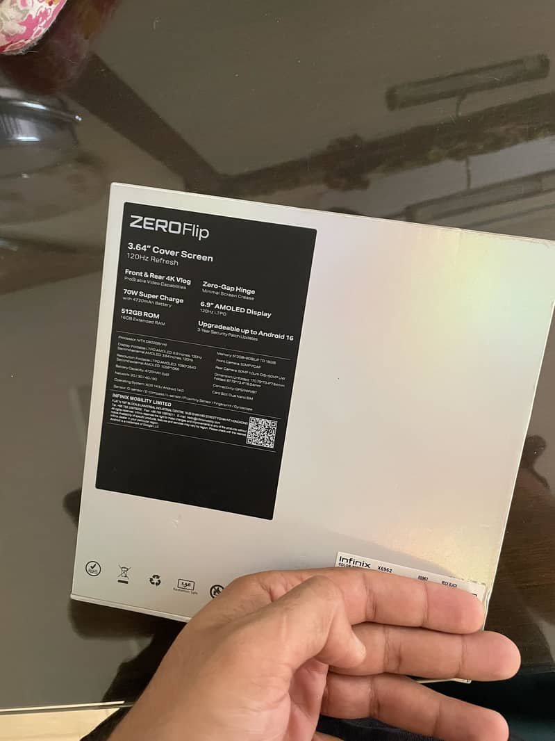 Infinix Zero Flip 19