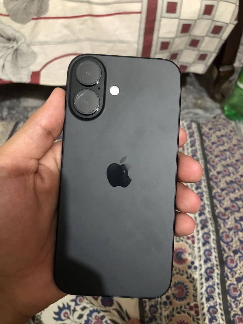 Apple iPhone 16 0