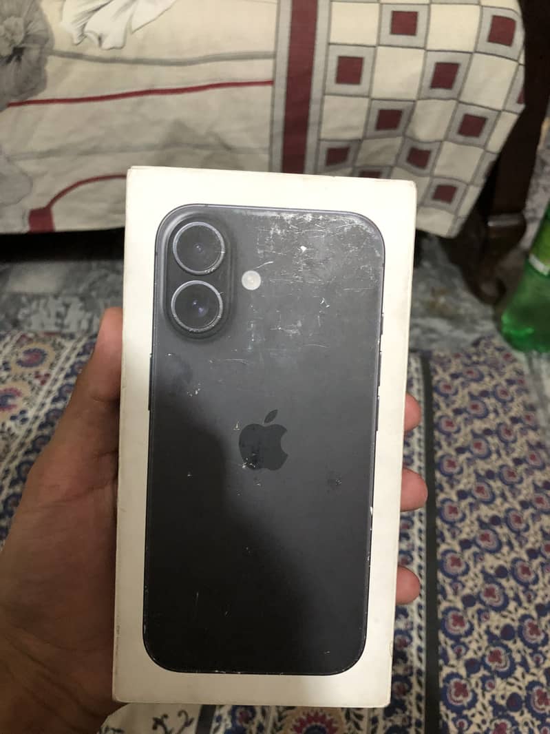 Apple iPhone 16 2