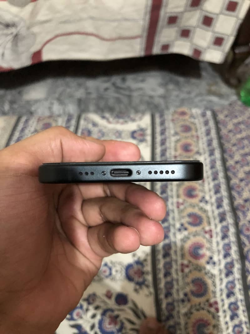 Apple iPhone 16 3