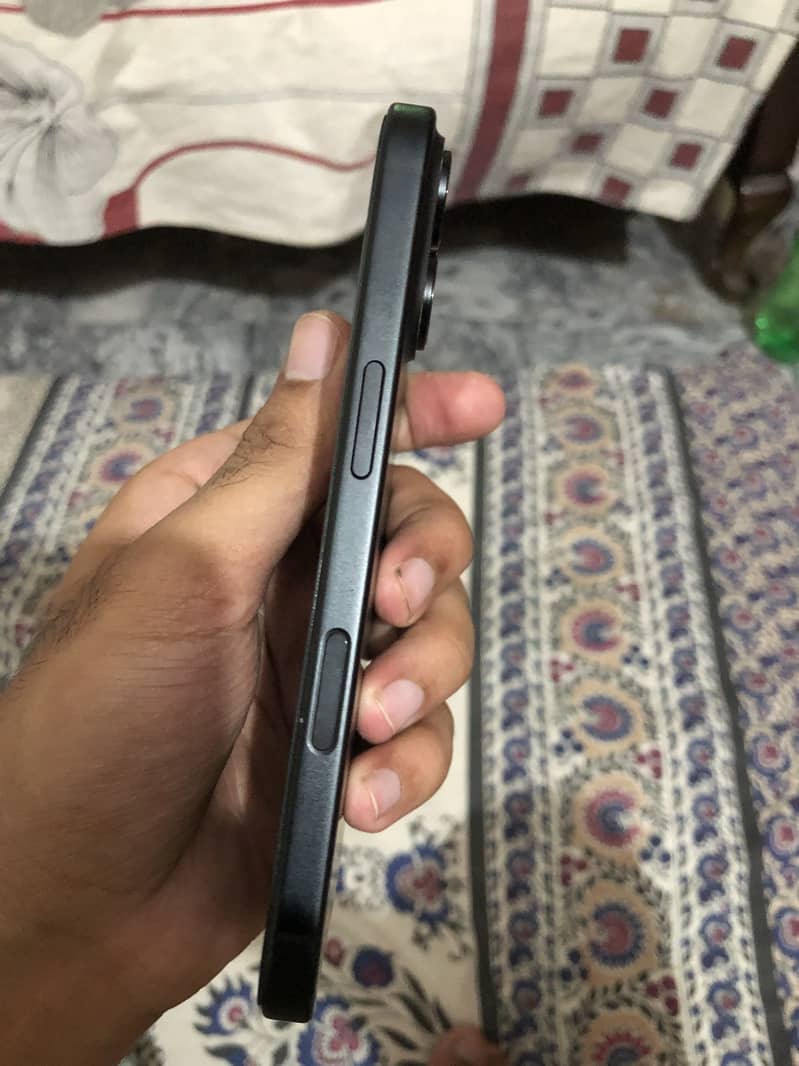 Apple iPhone 16 4