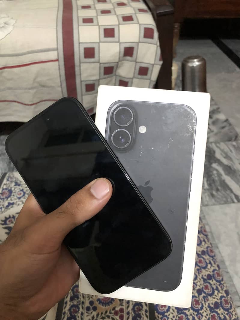 Apple iPhone 16 5