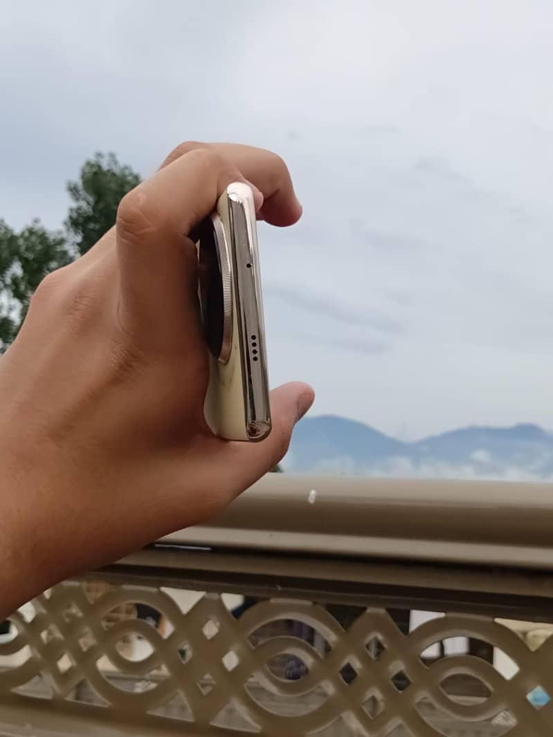 Tecno CAMON 30S 7